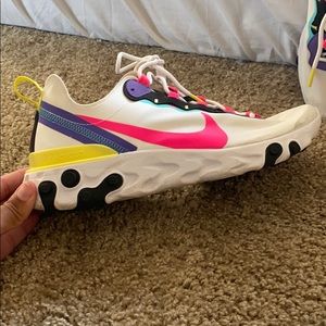 Nike Reacts Multicolor